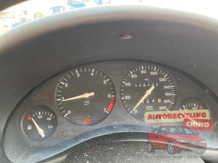 Opel Corsa B 1.2i 16V Samochód złomowany (1999, Zólty)