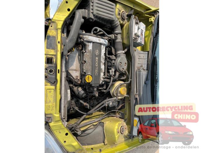 Opel Corsa B 1.2i 16V Samochód złomowany (1999, Zólty)