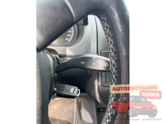 Volkswagen Polo IV 1.9 TDI 100 Skrotfordon (2007, BLAUW)