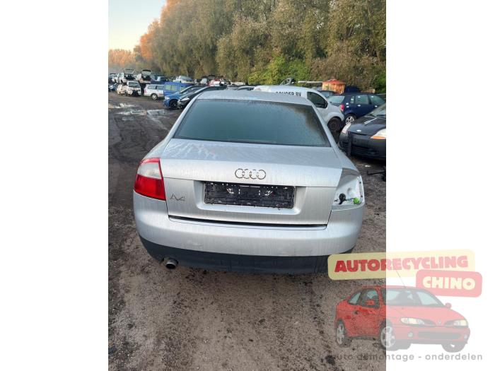 Audi A4 Skrotfordon (2004, ZILVER)