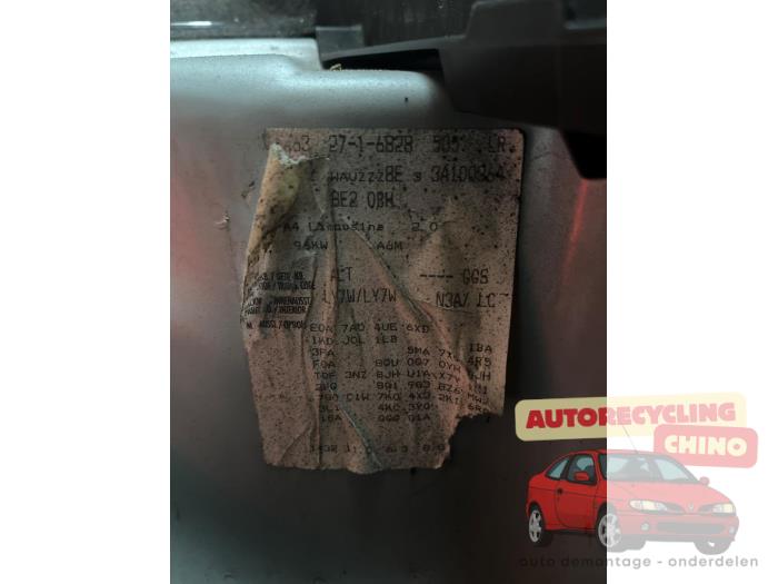 Audi A4 Skrotfordon (2004, ZILVER)