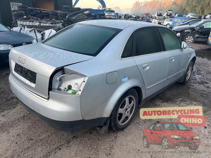 Audi A4 Skrotfordon (2004, ZILVER)