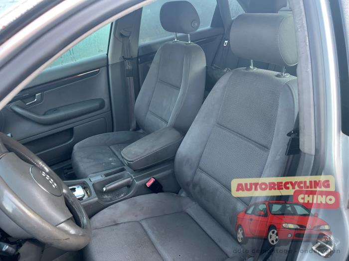 Audi A4 Skrotfordon (2004, ZILVER)