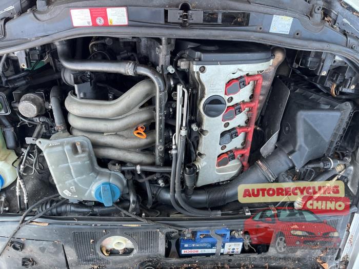 Audi A4 Skrotfordon (2004, ZILVER)