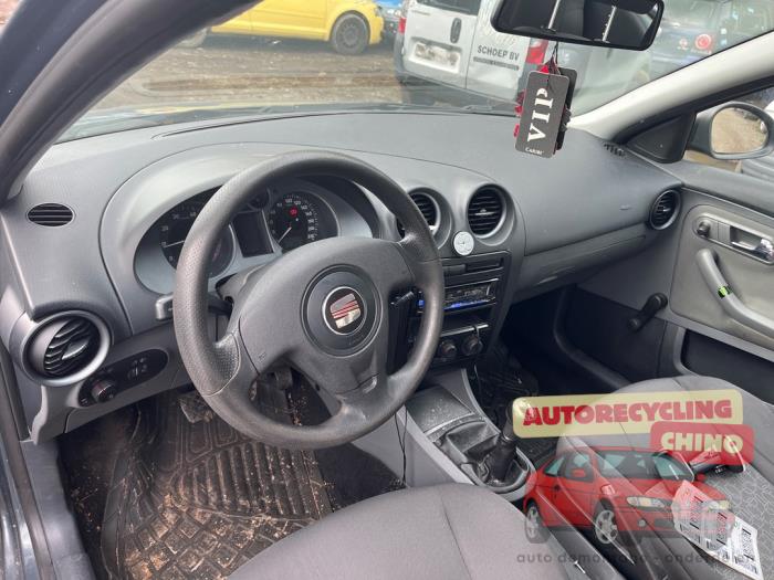 Seat Ibiza III 1.2 12V Skrotfordon (2006, GRIJS)