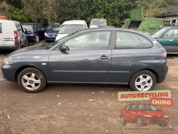 Seat Ibiza III 1.2 12V Skrotfordon (2006, GRIJS)