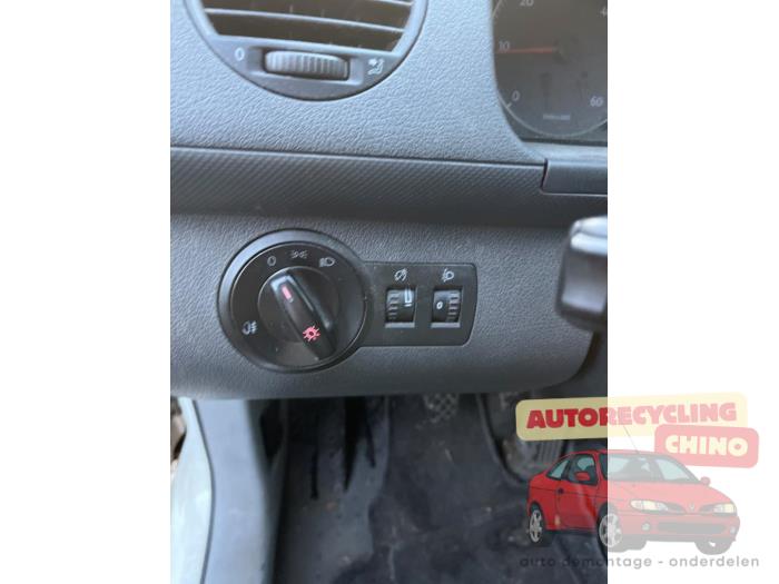 Volkswagen Caddy III 2.0 SDI Samochód złomowany (2007, Bialy)