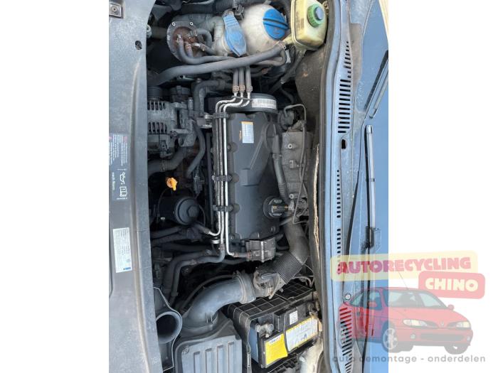 Volkswagen Caddy III 2.0 SDI Samochód złomowany (2007, Bialy)