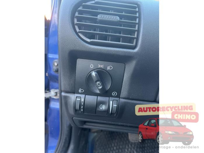 Opel Corsa C 1.2 16V Sloopvoertuig (2004, Blauw)