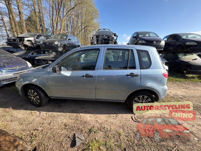 Mazda 2 1.4 16V Skrotfordon (2005, BLAUW)