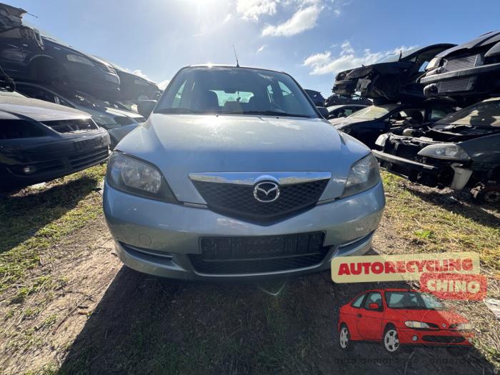 Mazda 2 1.4 16V Skrotfordon (2005, BLAUW)