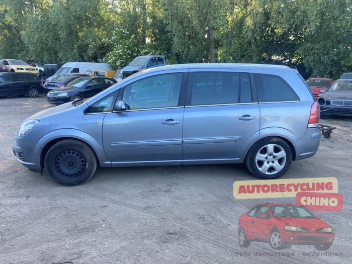 Opel Zafira 2.2 16V Direct Ecotec Sloopvoertuig (2007, Grijs)