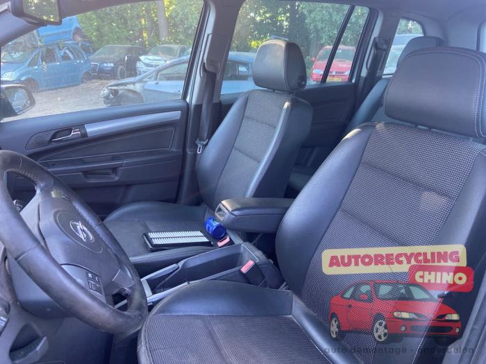 Opel Zafira 2.2 16V Direct Ecotec Sloopvoertuig (2007, Grijs)