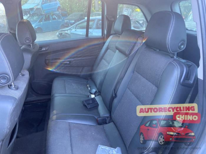 Opel Zafira 2.2 16V Direct Ecotec Sloopvoertuig (2007, Grijs)