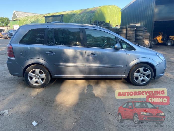 Opel Zafira 2.2 16V Direct Ecotec Sloopvoertuig (2007, Grijs)