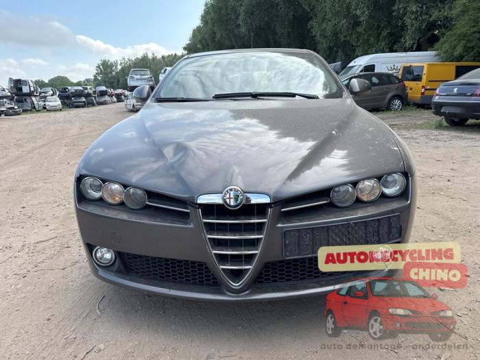 Alfa Romeo 159 Sportwagon 2.2 JTS 16V Samochód złomowany (2007, Szary)