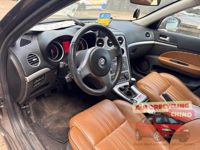 Alfa Romeo 159 Sportwagon 2.2 JTS 16V Samochód złomowany (2007, Szary)