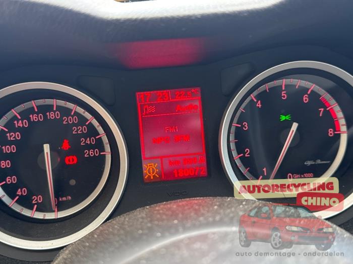 Alfa Romeo 159 Sportwagon 2.2 JTS 16V Samochód złomowany (2007, Szary)