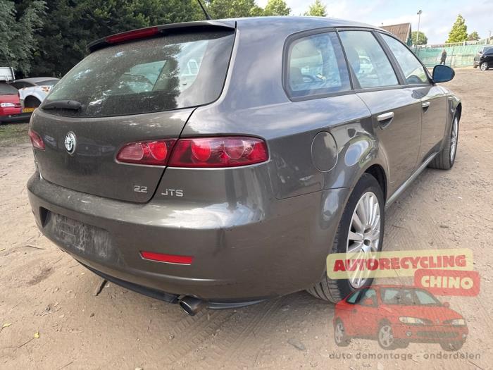 Alfa Romeo 159 Sportwagon 2.2 JTS 16V Samochód złomowany (2007, Szary)