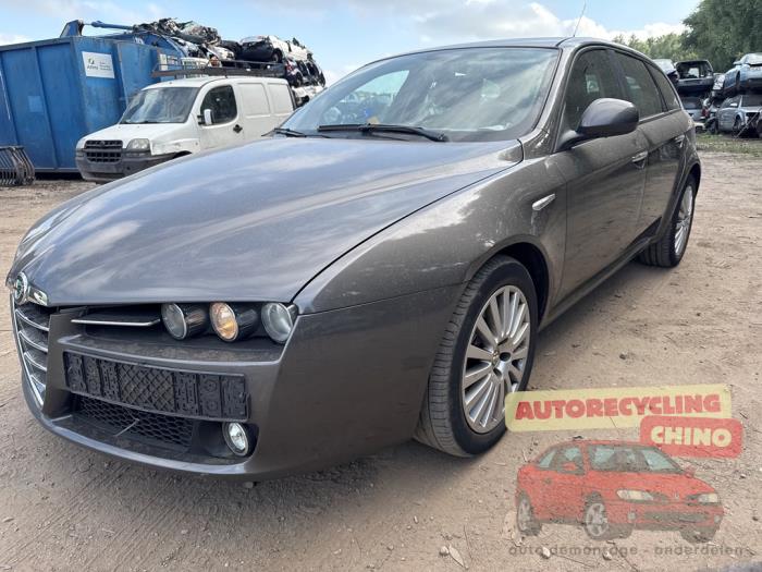 Alfa Romeo 159 Sportwagon 2.2 JTS 16V Samochód złomowany (2007, Szary)