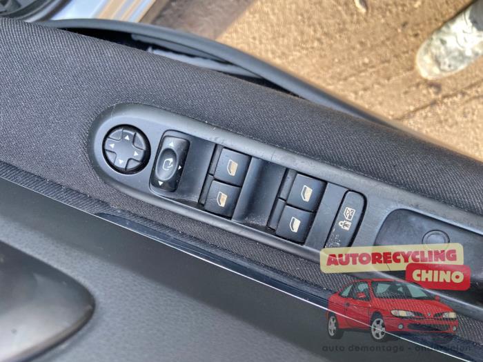 Peugeot 3008 I 1.6 16V THP 155 Occasion (2011, Grijs)