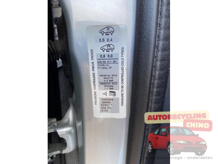 Peugeot 3008 I 1.6 16V THP 155 Occasion (2011, Grijs)