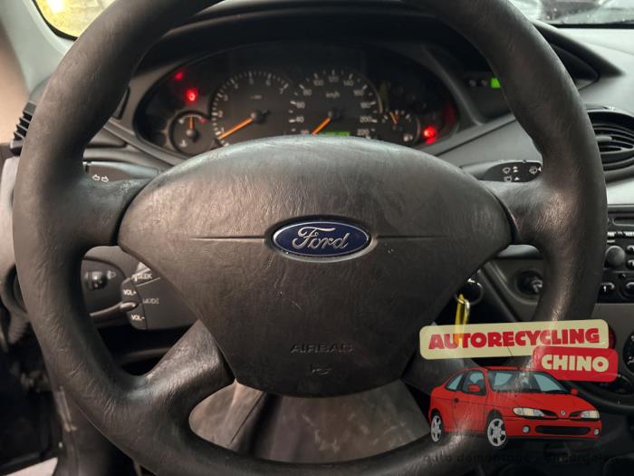 Ford Focus 1 1.6 16V Samochód złomowany (2004, Czarny)