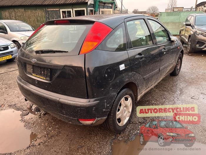 Ford Focus 1 1.6 16V Samochód złomowany (2004, Czarny)