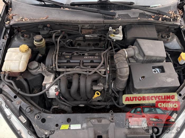 Ford Focus 1 1.6 16V Samochód złomowany (2004, Czarny)