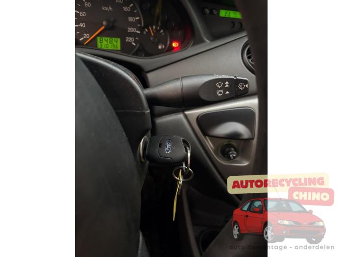 Ford Focus 1 1.6 16V Samochód złomowany (2004, Czarny)