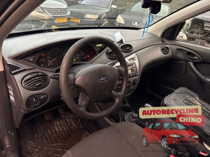 Ford Focus 1 1.6 16V Samochód złomowany (2004, Czarny)