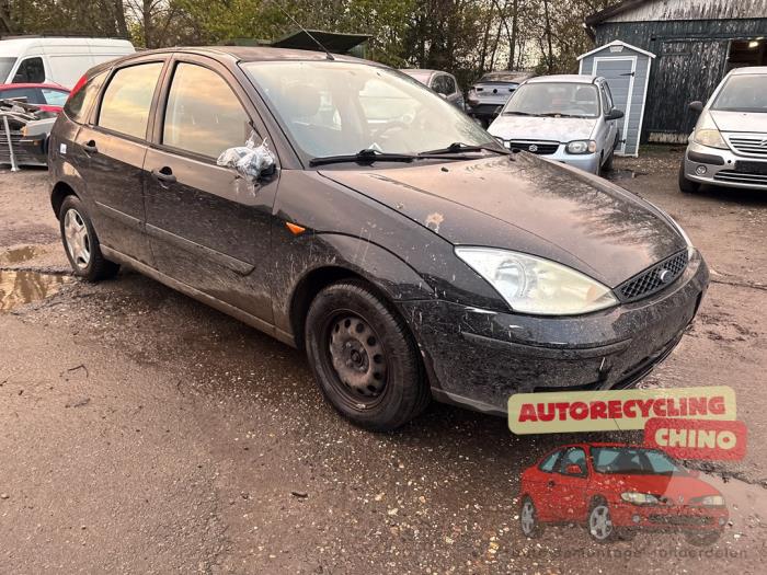 Ford Focus 1 1.6 16V Samochód złomowany (2004, Czarny)