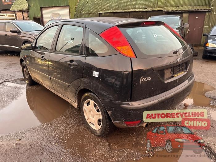 Ford Focus 1 1.6 16V Samochód złomowany (2004, Czarny)