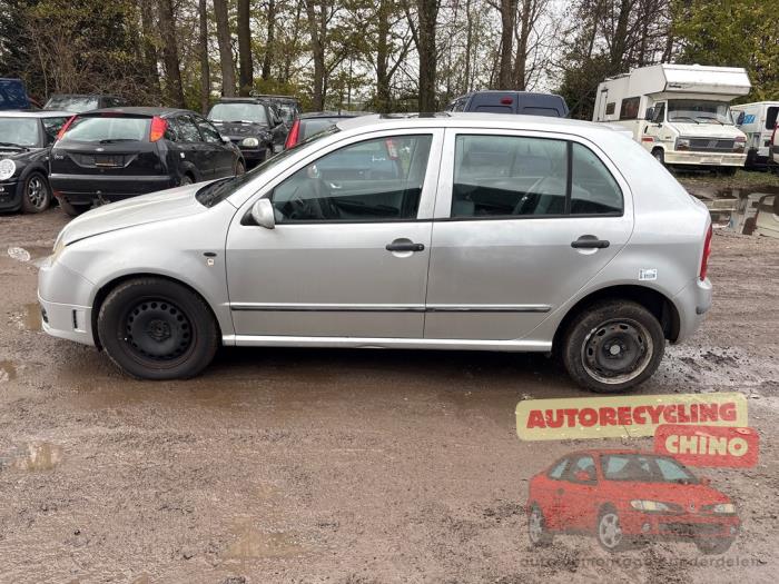 Skoda Fabia 1.4i Samochód złomowany (2000, Szary)