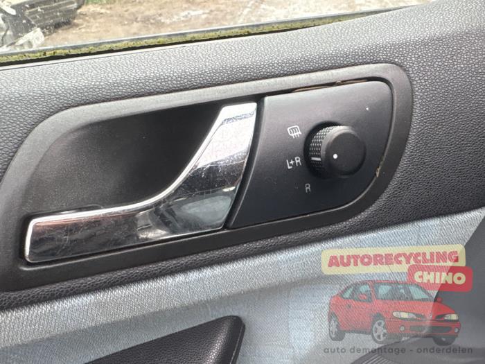 Skoda Fabia 1.4i Samochód złomowany (2000, Szary)