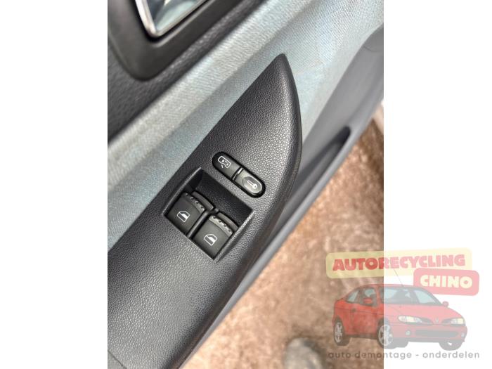 Skoda Fabia 1.4i Samochód złomowany (2000, Szary)