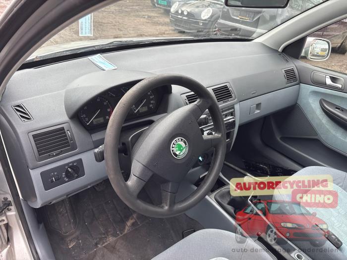 Skoda Fabia 1.4i Samochód złomowany (2000, Szary)