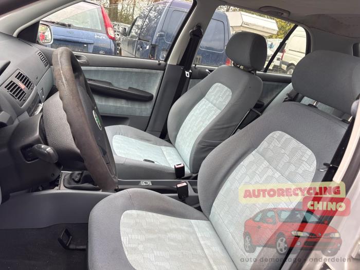 Skoda Fabia 1.4i Samochód złomowany (2000, Szary)