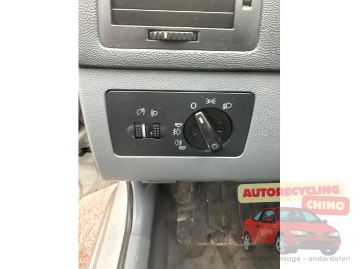 Skoda Fabia 1.4i Samochód złomowany (2000, Szary)