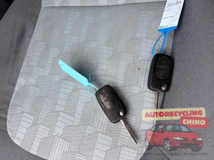 Skoda Fabia 1.4i Samochód złomowany (2000, Szary)