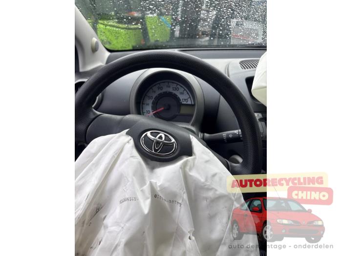 Toyota Aygo 1.0 12V VVT-i Skrotfordon (2009, GRIJS)