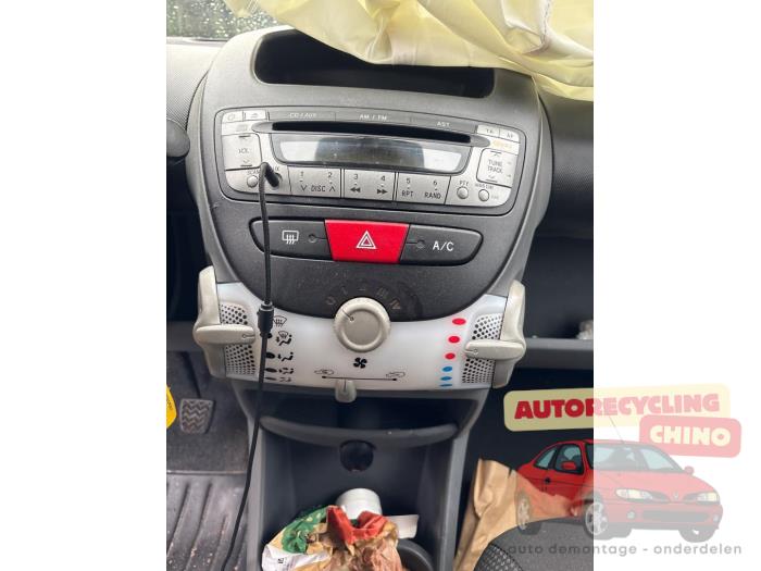 Toyota Aygo 1.0 12V VVT-i Skrotfordon (2009, GRIJS)