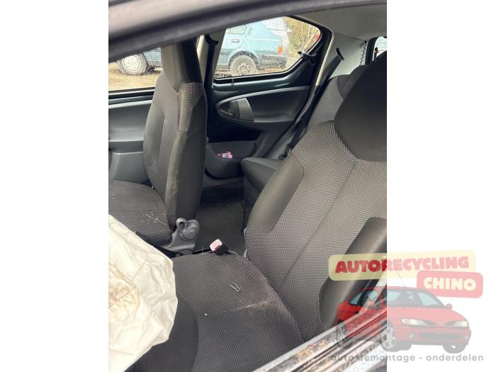 Toyota Aygo 1.0 12V VVT-i Skrotfordon (2009, GRIJS)