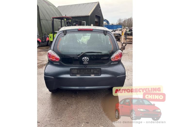 Toyota Aygo 1.0 12V VVT-i Skrotfordon (2009, GRIJS)