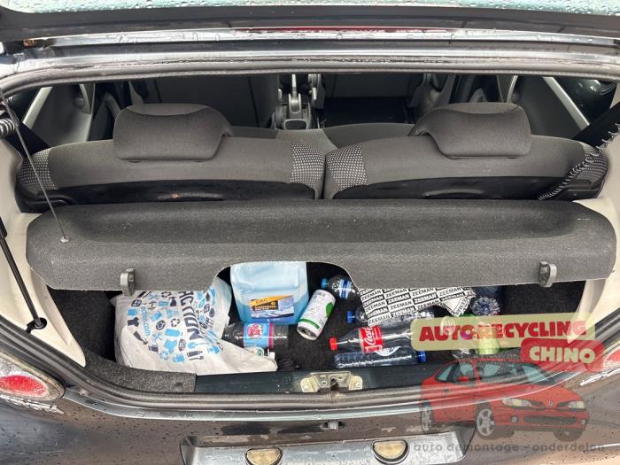 Toyota Aygo 1.0 12V VVT-i Skrotfordon (2009, GRIJS)