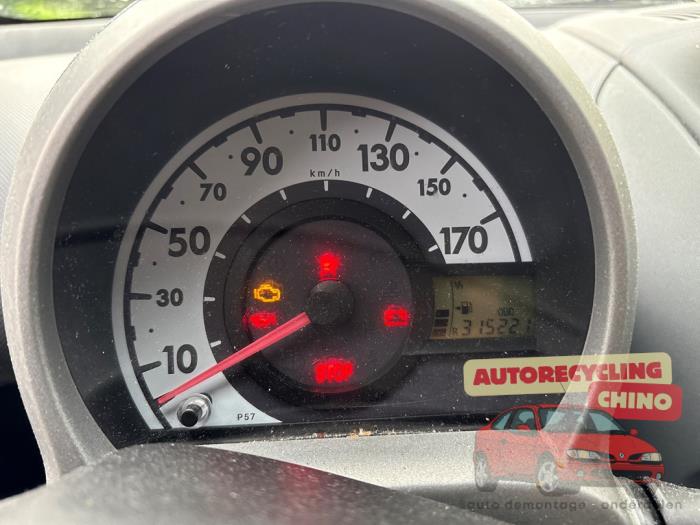 Toyota Aygo 1.0 12V VVT-i Skrotfordon (2009, GRIJS)