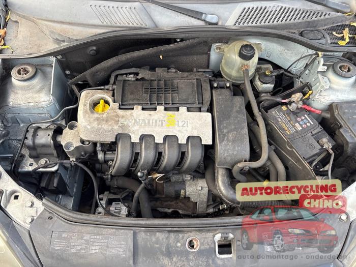 Renault Clio II 1.2 16V Sloopvoertuig (2002, Grijs)