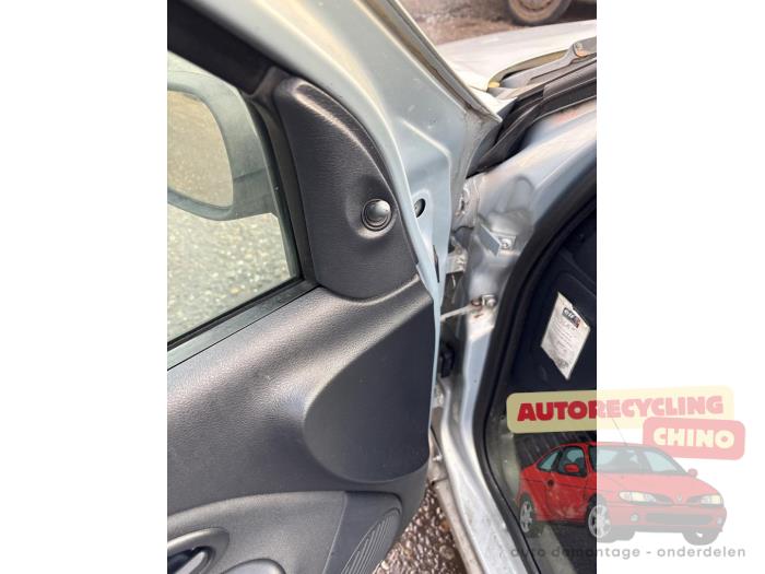 Renault Clio II 1.2 16V Sloopvoertuig (2002, Grijs)