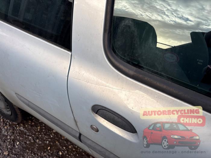 Renault Clio II 1.2 16V Sloopvoertuig (2002, Grijs)