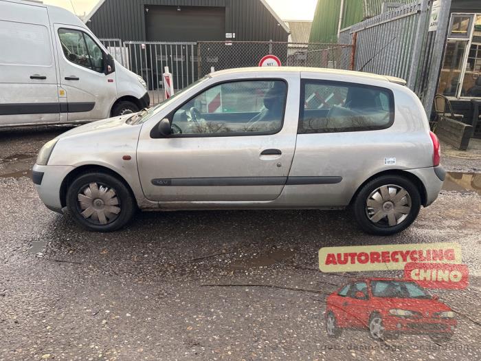 Renault Clio II 1.2 16V Sloopvoertuig (2002, Grijs)
